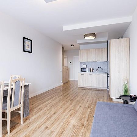 Fajny Apartament Z Parkingiem, Obok Metra. Варшава Экстерьер фото