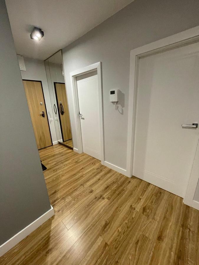 Fajny Apartament Z Parkingiem, Obok Metra. Варшава Экстерьер фото