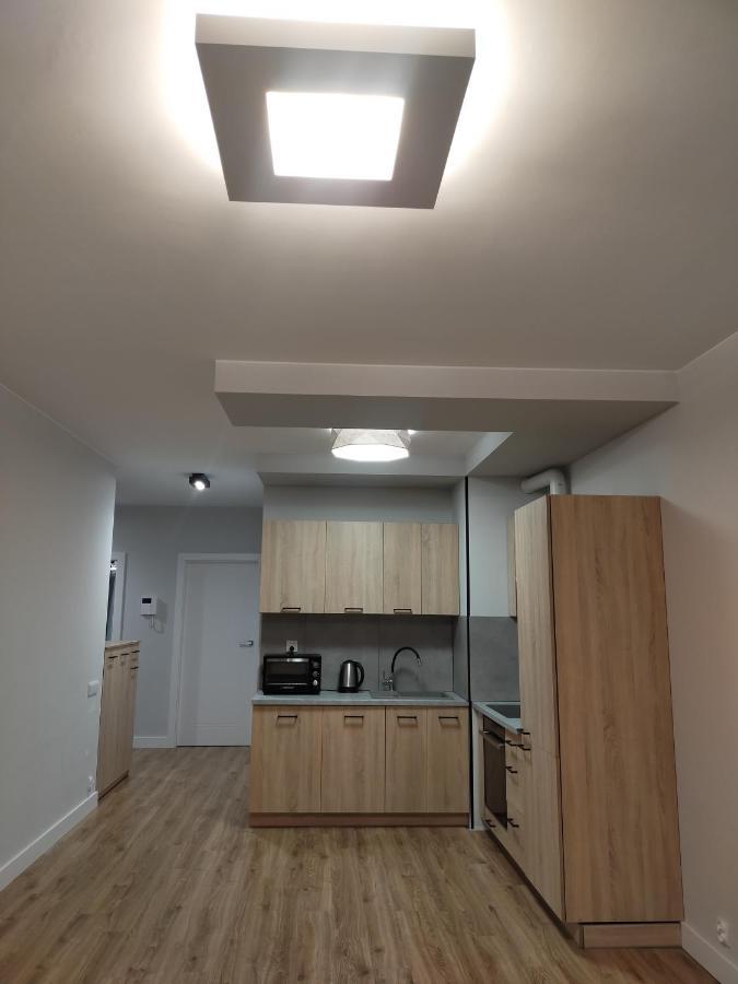 Fajny Apartament Z Parkingiem, Obok Metra. Варшава Экстерьер фото