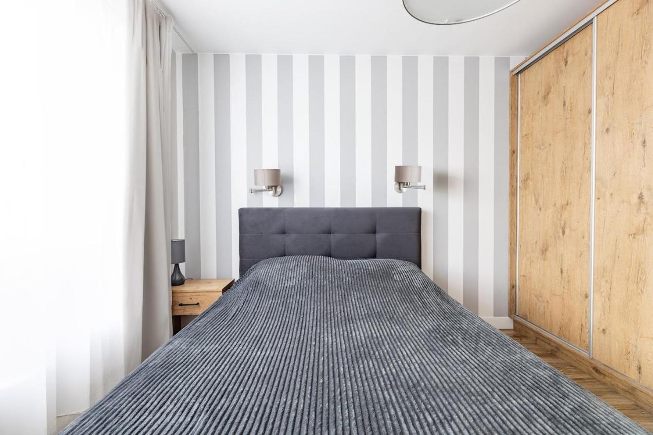 Fajny Apartament Z Parkingiem, Obok Metra. Варшава Экстерьер фото