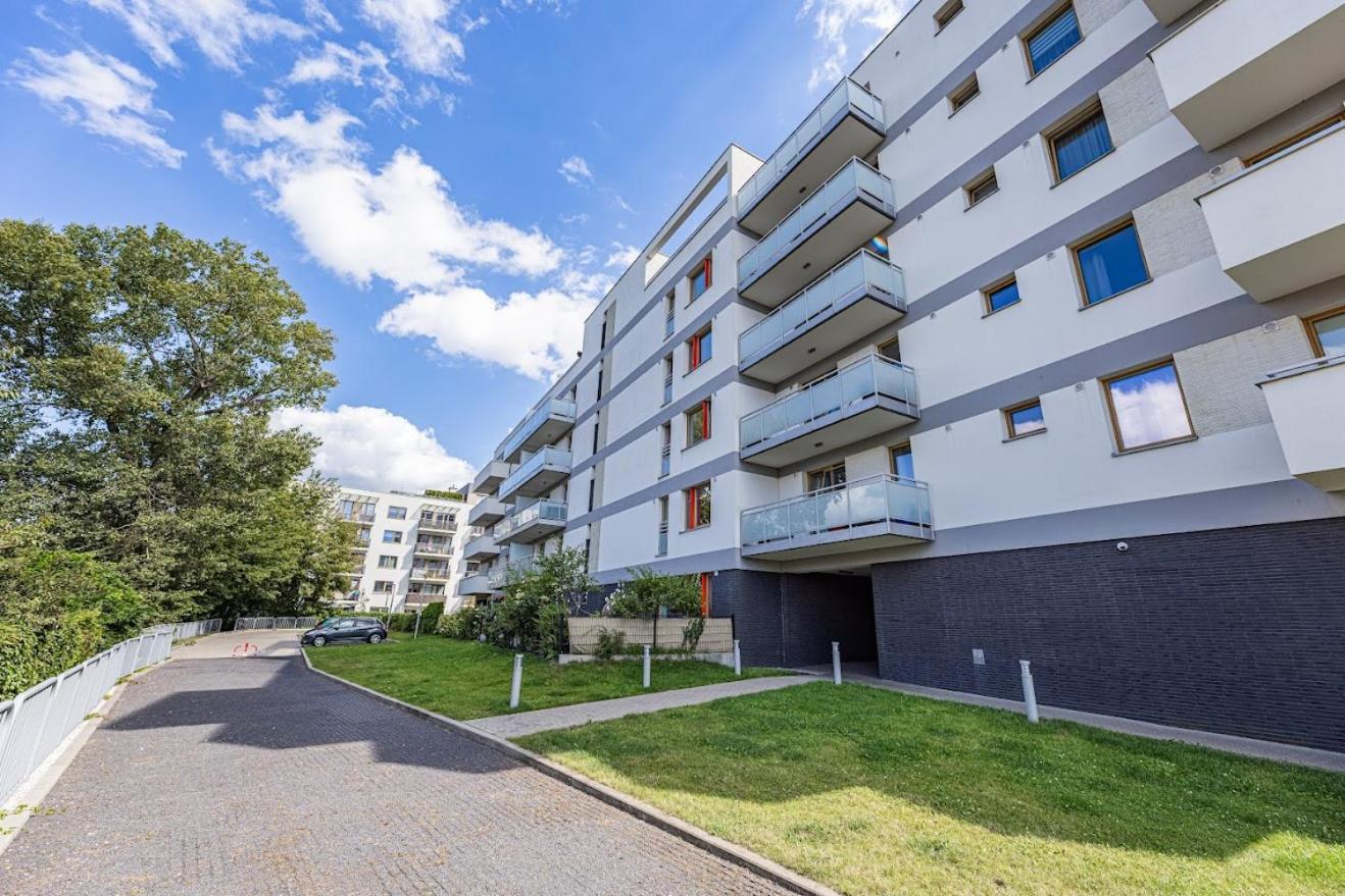 Fajny Apartament Z Parkingiem, Obok Metra. Варшава Экстерьер фото