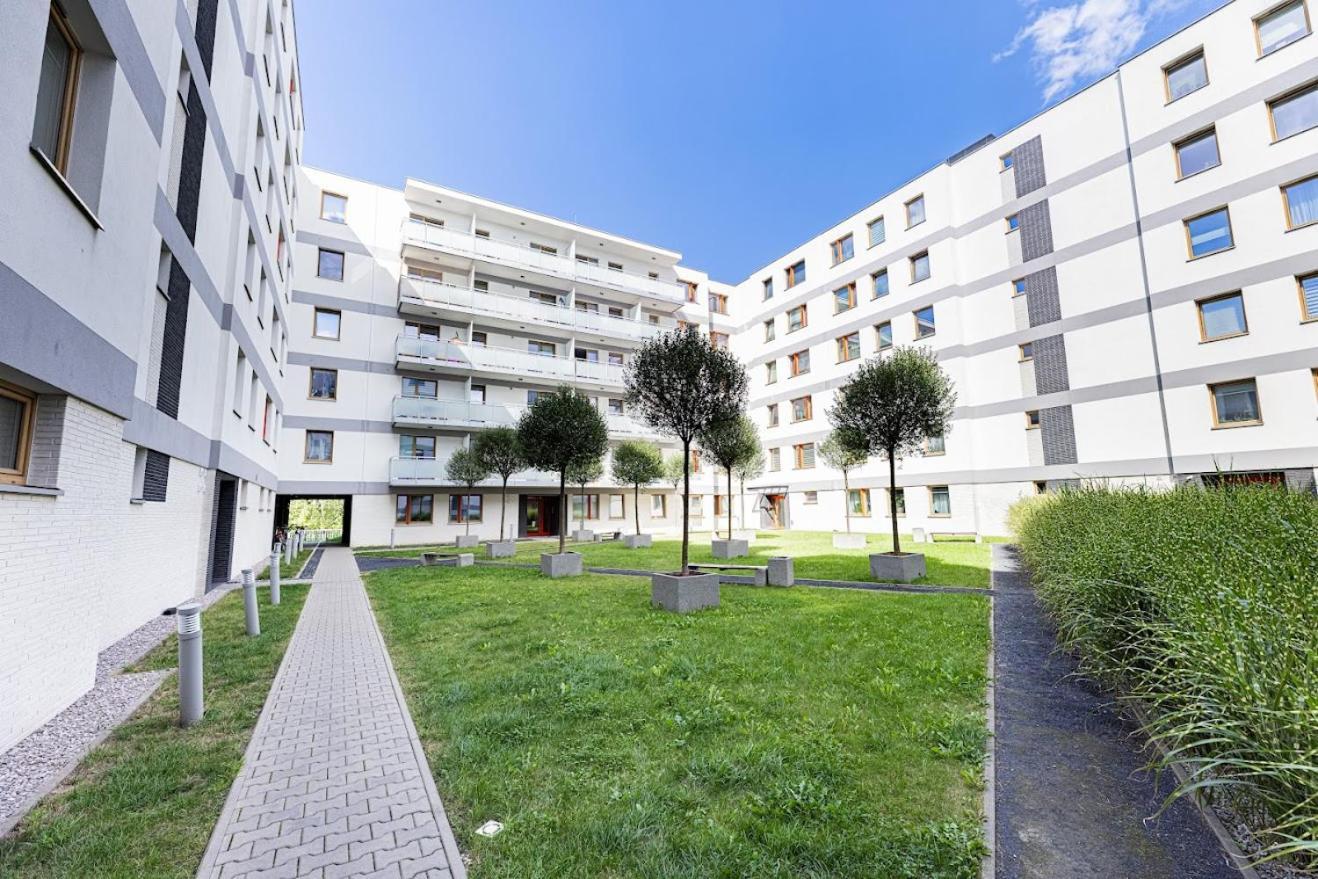 Fajny Apartament Z Parkingiem, Obok Metra. Варшава Экстерьер фото