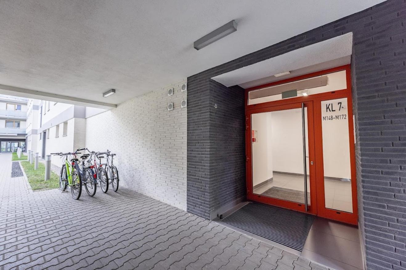 Fajny Apartament Z Parkingiem, Obok Metra. Варшава Экстерьер фото