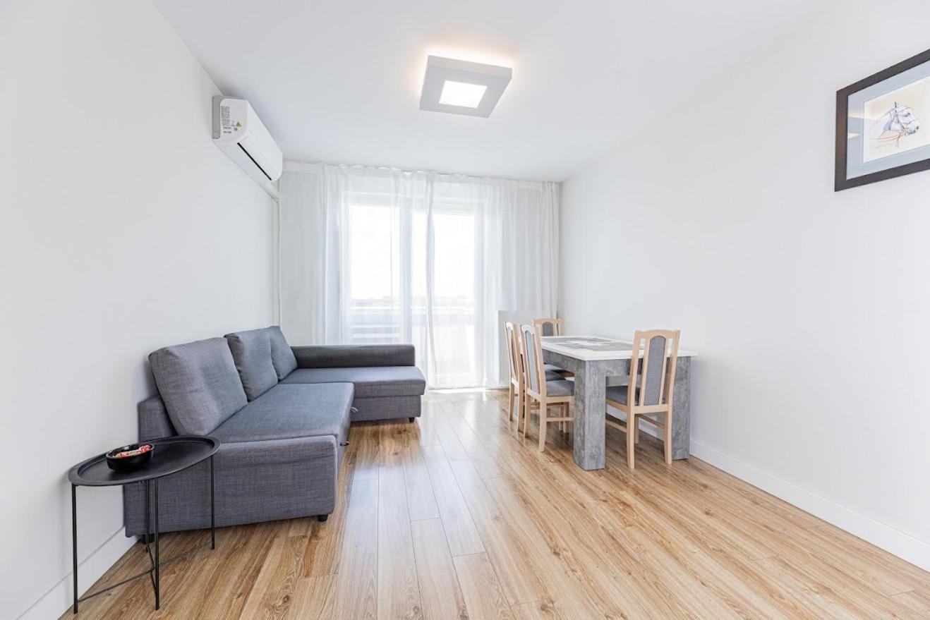 Fajny Apartament Z Parkingiem, Obok Metra. Варшава Экстерьер фото