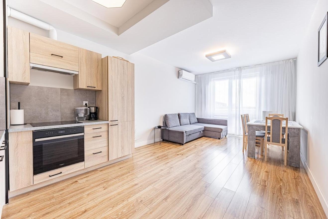 Fajny Apartament Z Parkingiem, Obok Metra. Варшава Экстерьер фото