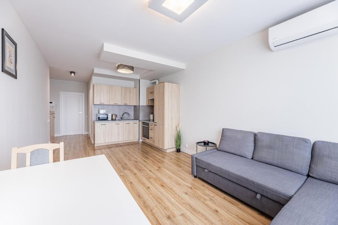Fajny Apartament Z Parkingiem, Obok Metra. Варшава Экстерьер фото