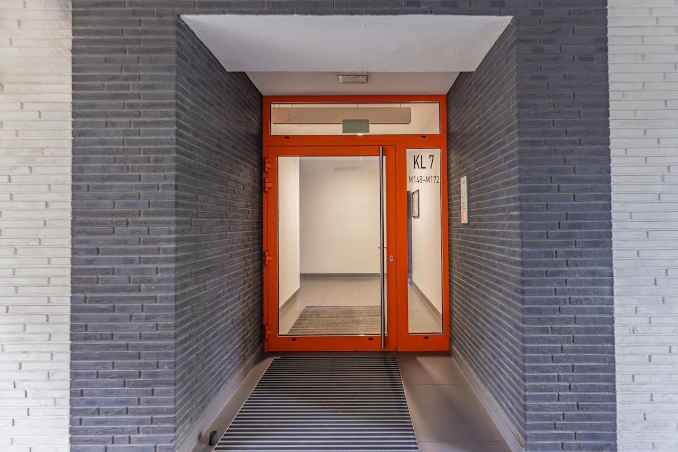 Fajny Apartament Z Parkingiem, Obok Metra. Варшава Экстерьер фото
