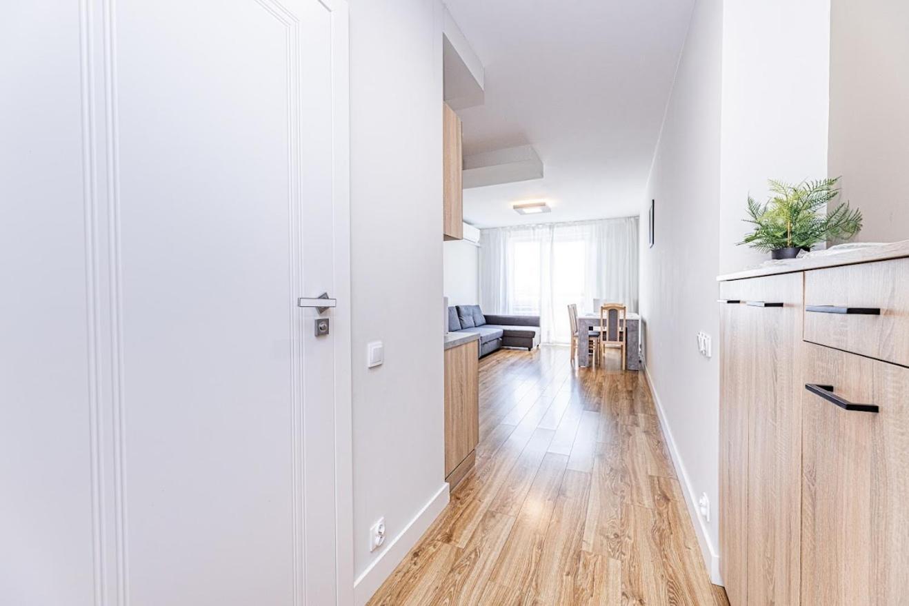 Fajny Apartament Z Parkingiem, Obok Metra. Варшава Экстерьер фото