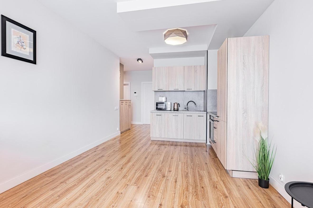 Fajny Apartament Z Parkingiem, Obok Metra. Варшава Экстерьер фото