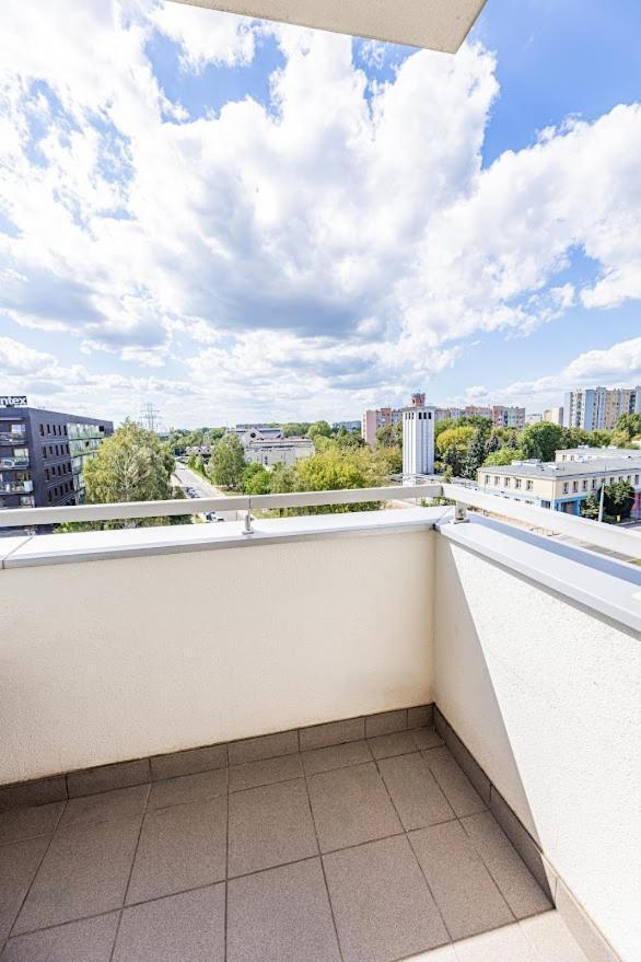 Fajny Apartament Z Parkingiem, Obok Metra. Варшава Экстерьер фото