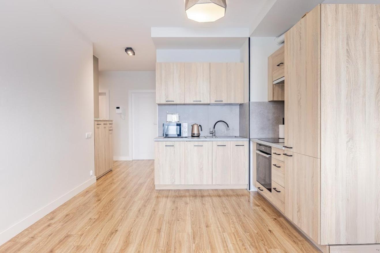 Fajny Apartament Z Parkingiem, Obok Metra. Варшава Экстерьер фото